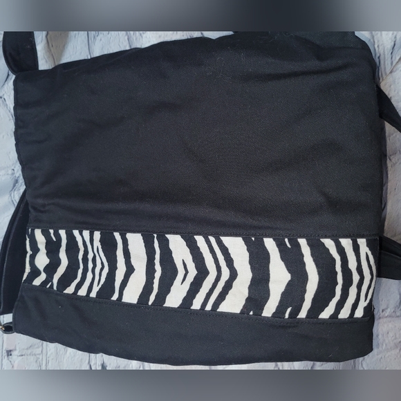 Black crossbody purse with zebra stripe. - Picture 3 of 7